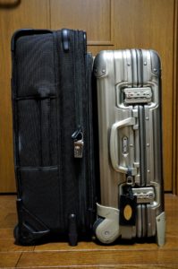 briggs and riley U122CX carryon side by side comparison with Rimowa Topas Platinum キャリーバッグ