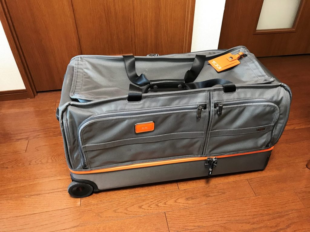 30799円 本物の トゥミ TUMI スーツケース インターナショナル エクスパンダブル 4ウィール キャリーオン ラズベリー 夏休み 父の日